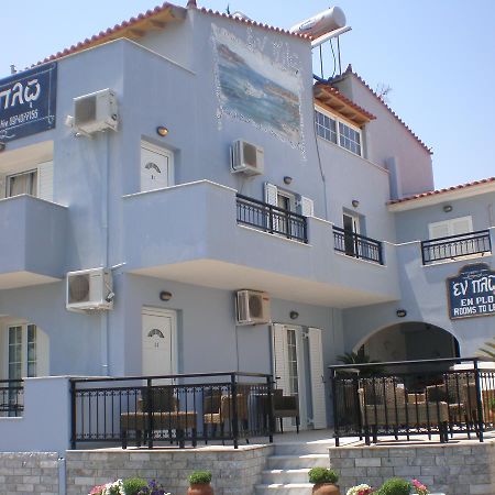 En Plo Hotell Elafonissos Exteriör bild