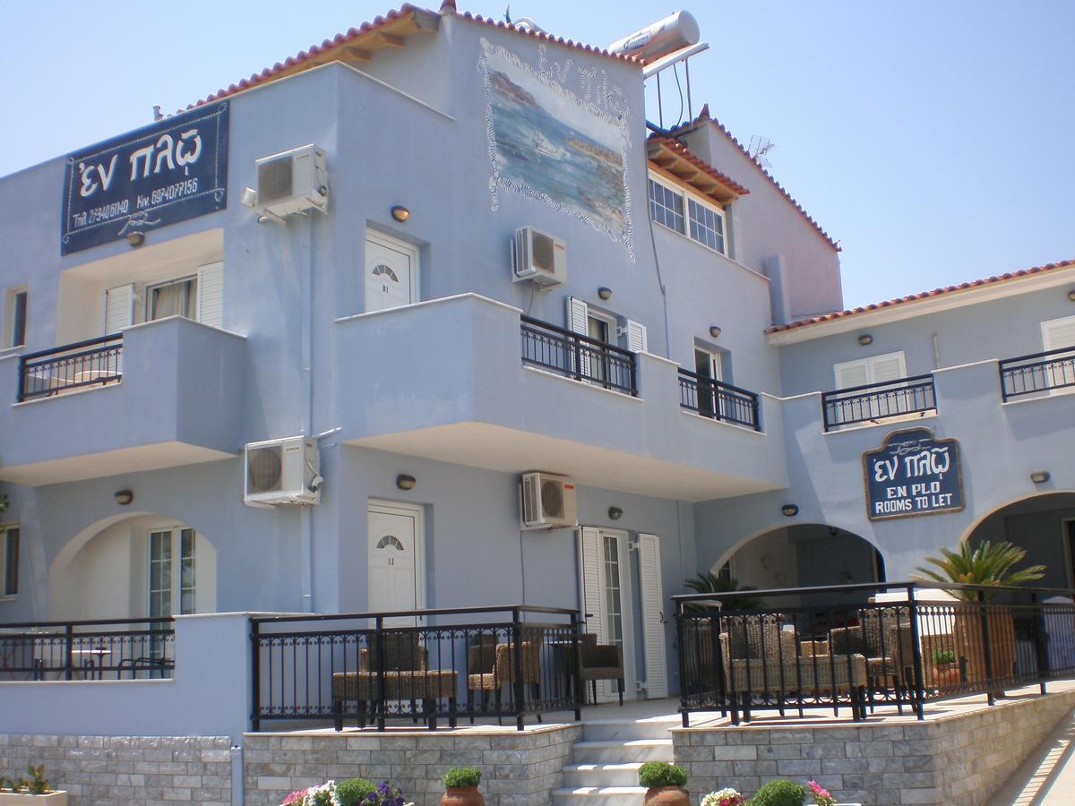 En Plo Hotell Elafonissos Exteriör bild