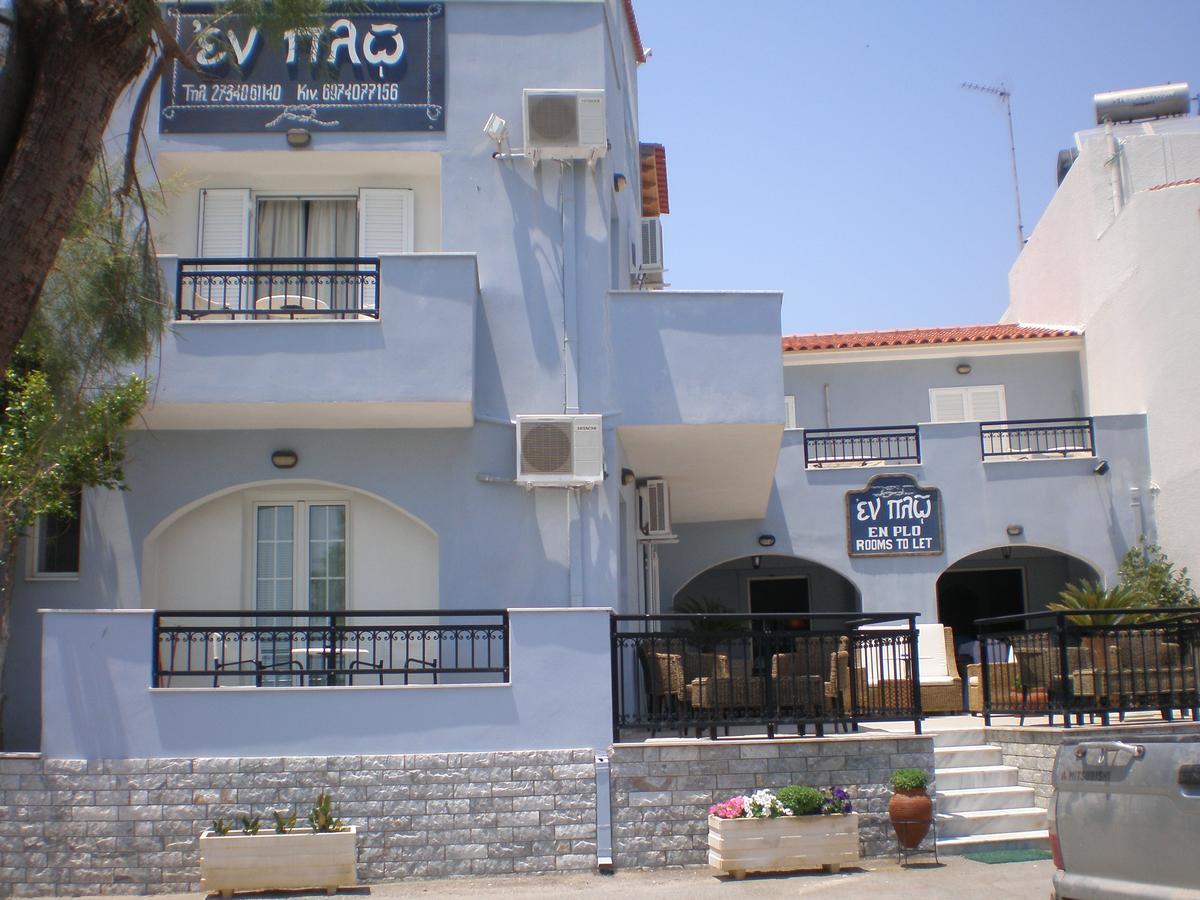 En Plo Hotell Elafonissos Exteriör bild
