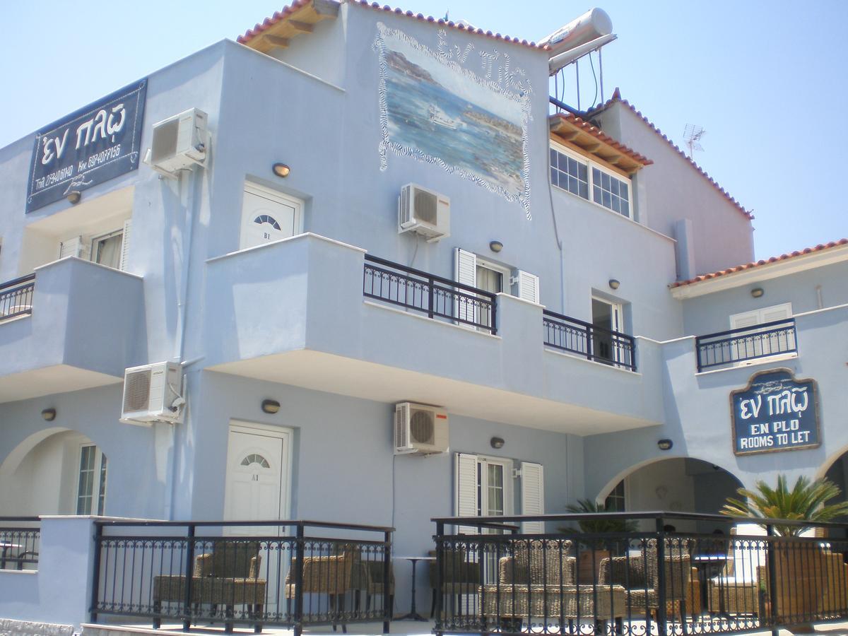 En Plo Hotell Elafonissos Exteriör bild