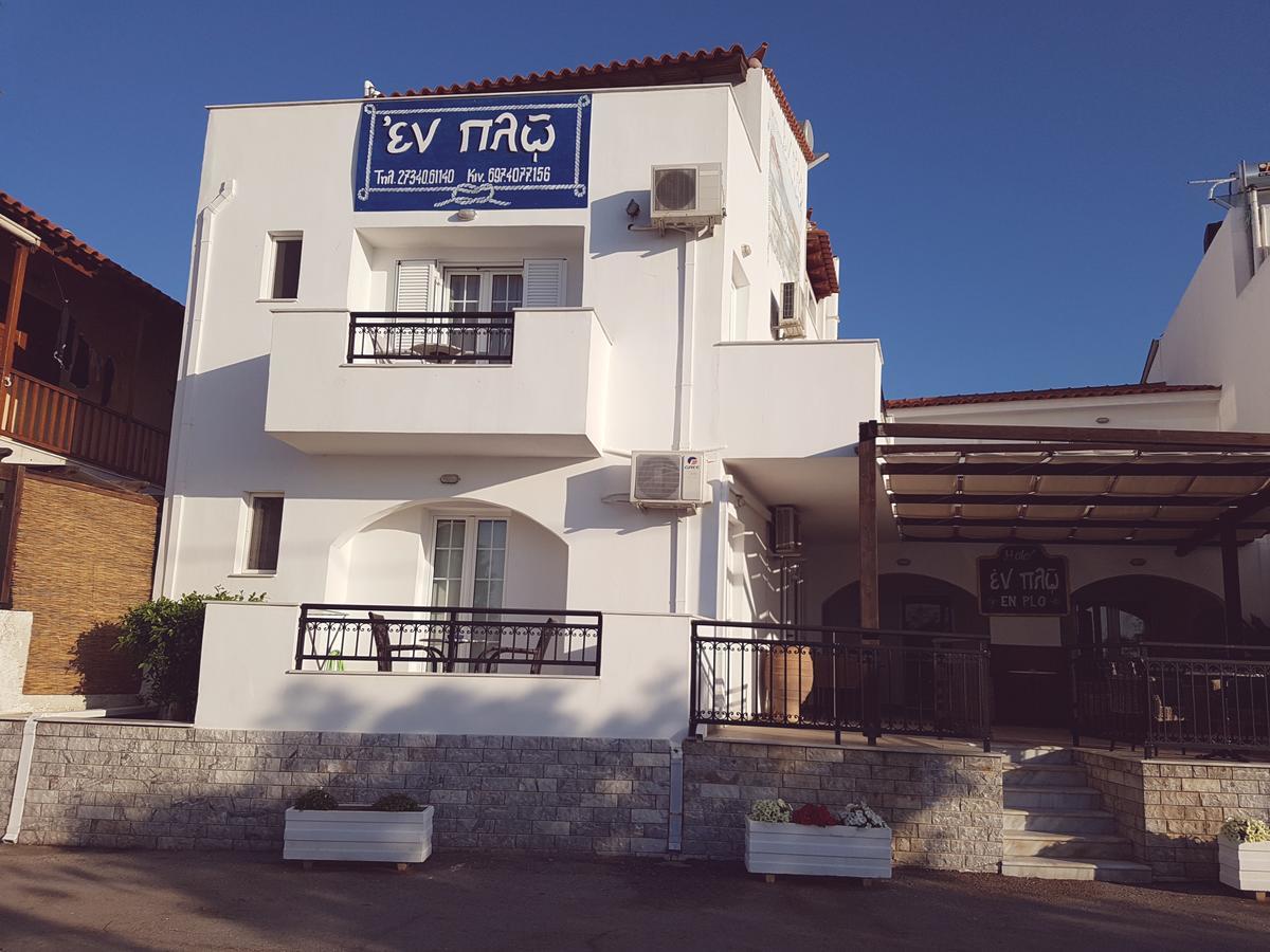 En Plo Hotell Elafonissos Exteriör bild