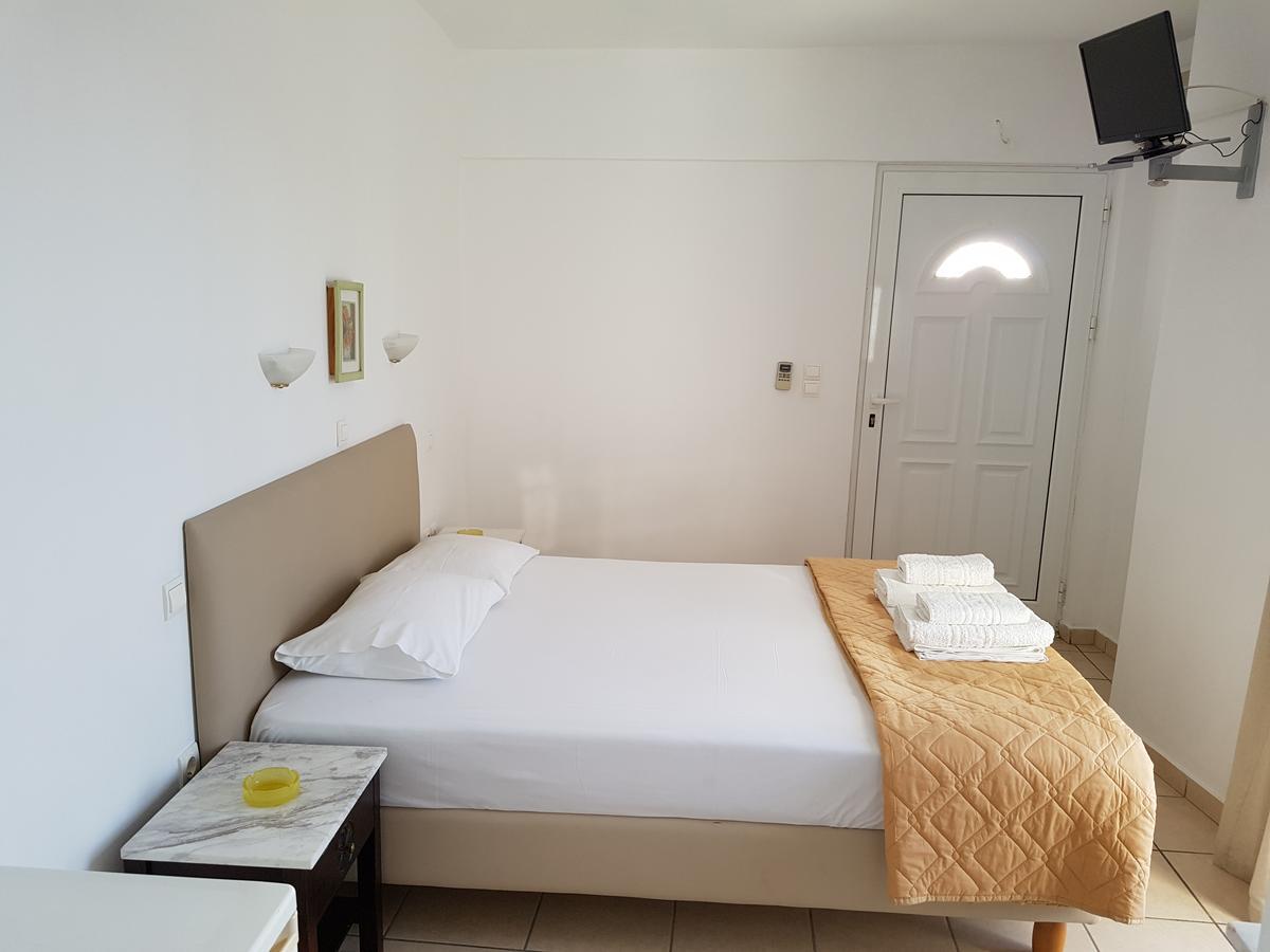 En Plo Hotell Elafonissos Exteriör bild