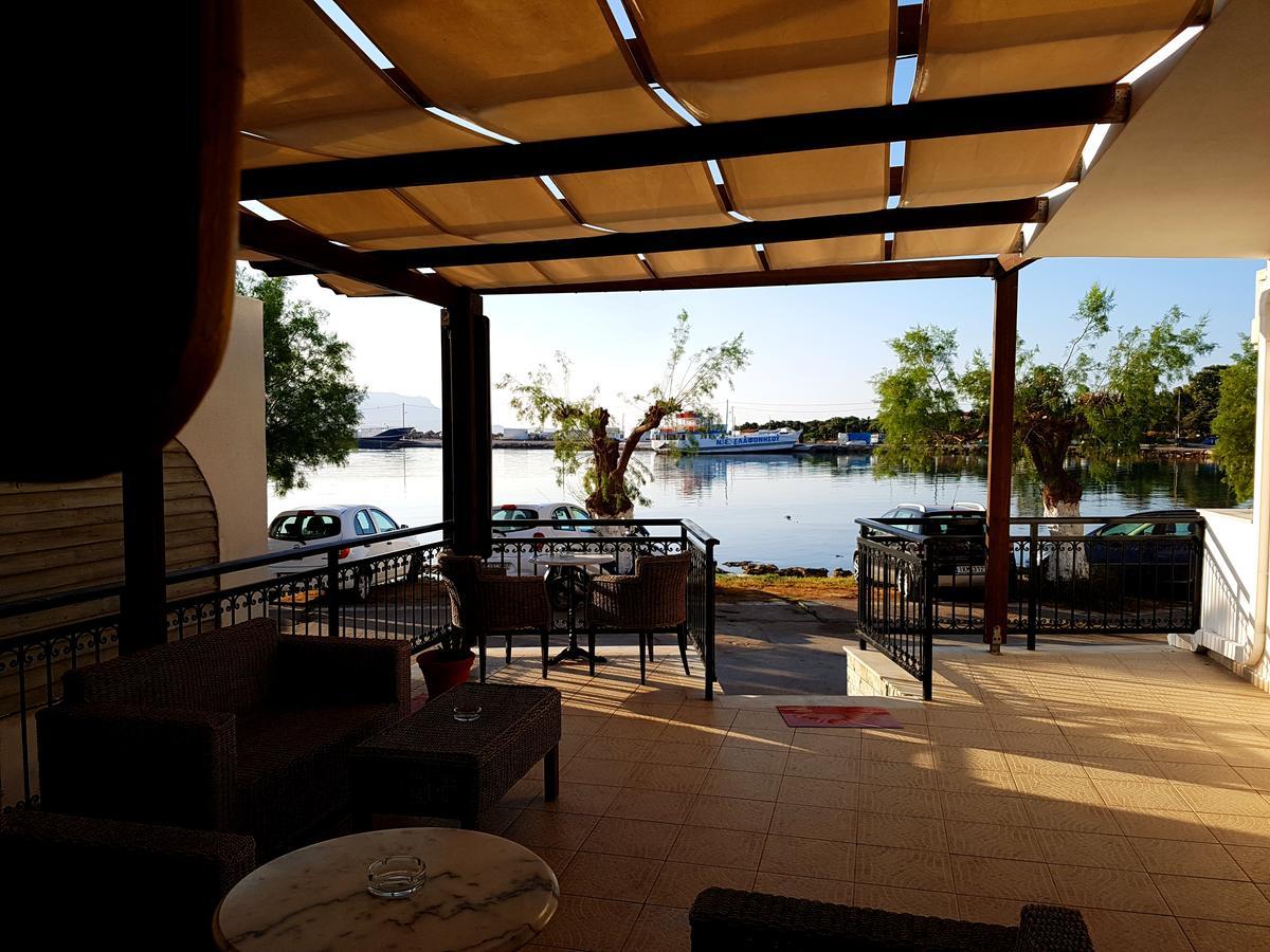 En Plo Hotell Elafonissos Exteriör bild
