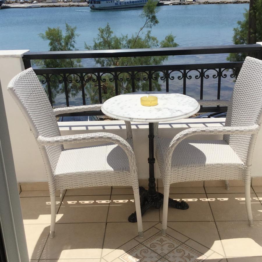 En Plo Hotell Elafonissos Exteriör bild