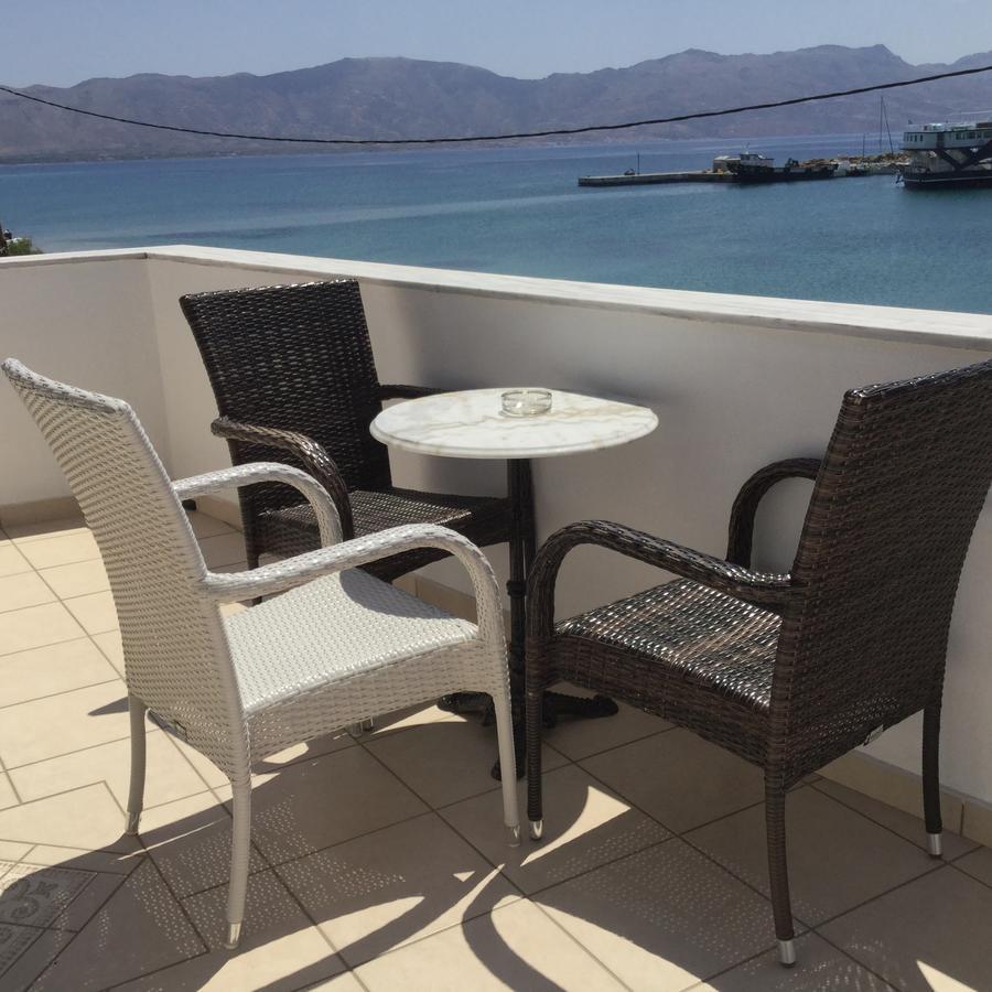 En Plo Hotell Elafonissos Exteriör bild
